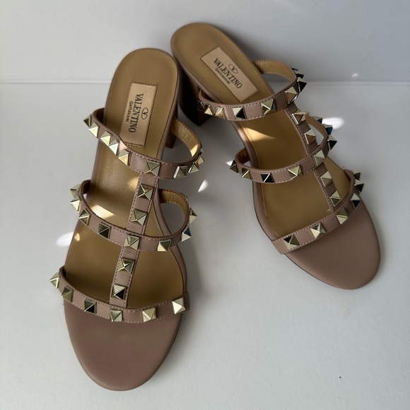 Valentino Shoes - Valentino Garavani Rockstud Nude Leather Slide Sandals Gold Studs size 36